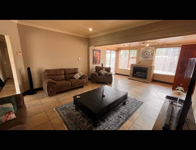 4 BEDROOM HOUSE FOR SALE IN BRACKENDOWNS